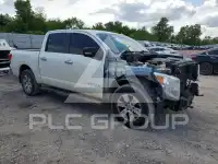 2017 Nissan TITAN фото