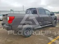2017 Nissan TITAN фото