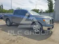 2017 Nissan TITAN фото