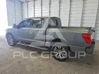 2017 Nissan TITAN фото
