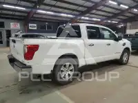 2017 Nissan TITAN фото