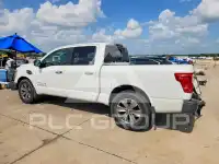 2017 Nissan TITAN фото