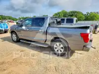 2017 Nissan TITAN фото