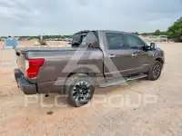 2017 Nissan TITAN фото