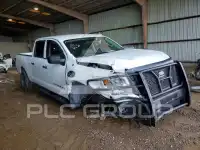 2017 Nissan TITAN фото
