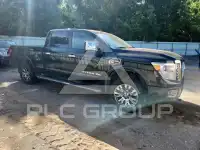2017 Nissan TITAN фото