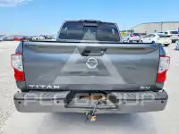 2017 Nissan TITAN фото