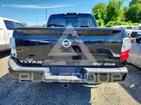 2017 Nissan TITAN фото
