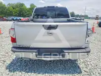 2017 Nissan TITAN photo