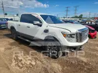 2017 Nissan TITAN фото