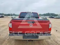 2017 Nissan TITAN фото