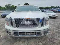 2017 Nissan TITAN фото