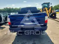 2017 Nissan TITAN фото