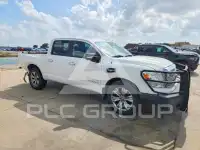 2017 Nissan TITAN фото