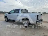 2017 Nissan TITAN фото