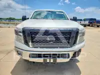 2017 Nissan TITAN фото