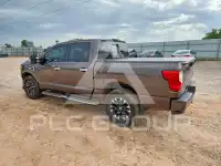 2017 Nissan TITAN фото