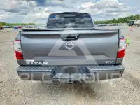2017 Nissan TITAN фото