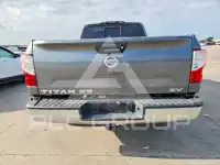 2017 Nissan TITAN фото