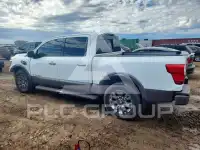 2017 Nissan TITAN фото