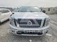 2017 Nissan TITAN фото