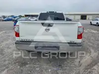 2017 Nissan TITAN фото
