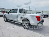 2017 Nissan TITAN фото