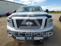 2017 Nissan TITAN фото