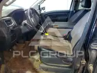 2017 Nissan TITAN фото