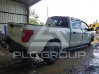 2017 Nissan TITAN фото