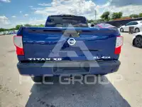2017 Nissan TITAN фото
