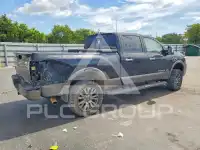 2017 Nissan TITAN фото