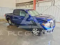 2017 Nissan TITAN фото