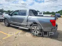 2017 Nissan TITAN фото