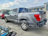 2017 Nissan TITAN фото