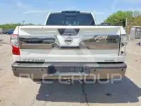 2017 Nissan TITAN photo