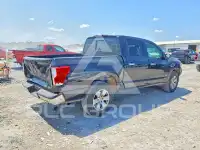 2017 Nissan TITAN фото