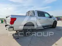 2017 Nissan TITAN фото
