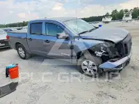 2017 Nissan TITAN фото