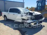 2017 Nissan TITAN фото