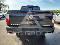 2017 Nissan TITAN фото