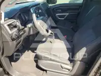 2017 Nissan TITAN фото