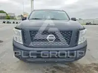 2017 Nissan TITAN фото