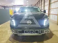 2017 Nissan TITAN фото
