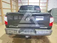 2017 Nissan TITAN фото
