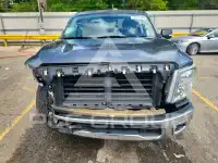 2017 Nissan TITAN фото