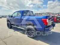 2017 Nissan TITAN фото