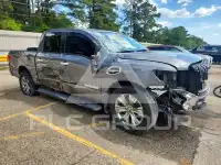 2017 Nissan TITAN фото