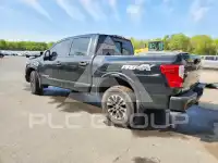 2017 Nissan TITAN фото