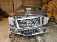 2017 Nissan TITAN фото